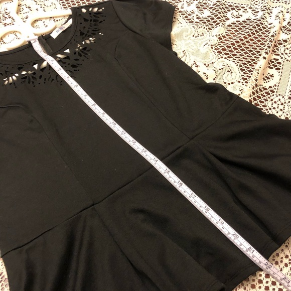 Vintage style black cut out top - Picture 6 of 6